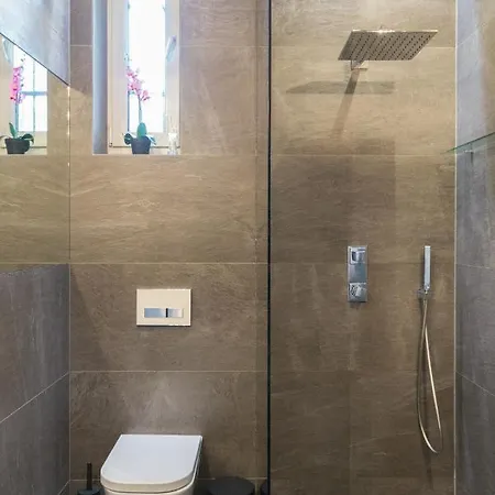 Modern, Stylish And Comfy In Trendy Jewish Quarter