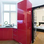 Modern, Stylish And Comfy In Trendy Jewish Quarter *
