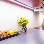 Modern, Stylish And Comfy In Trendy Jewish Quarter *
